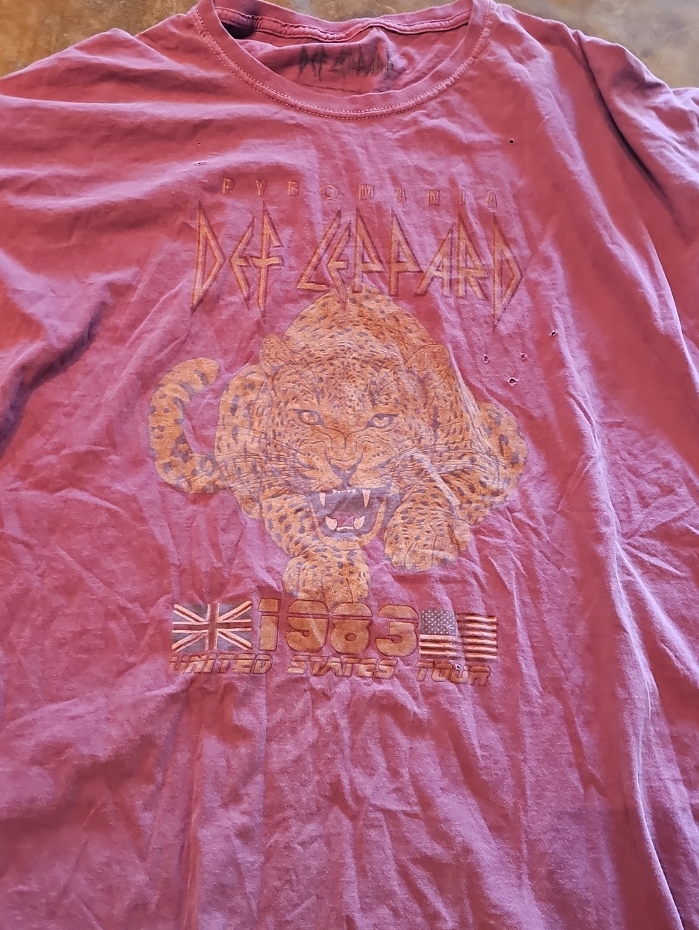 Def Leppard 1985 Tour Leopard Graphic Tee - Pink